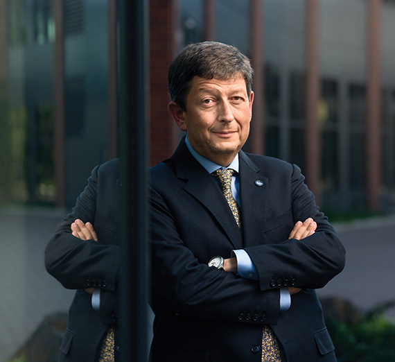 Salón Gonzaga College con sol